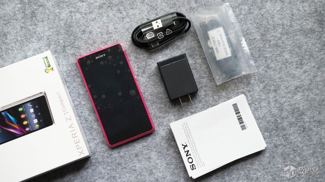 Xperia-Z1-Compact-Retail-Packaging_7-640x359
