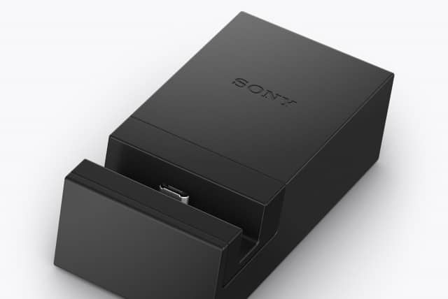 Sony-DK52-Micro-USB-Charging-Dock_3-640x428