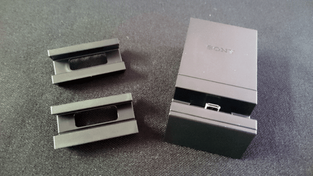 Sony-Micro-USB-Charging-Dock-DK52-Hands-On_1-640x360