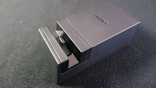 Sony-Micro-USB-Charging-Dock-DK52-Hands-On_4-640x360