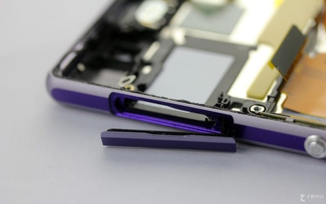 Xperia-Z1-disassembly-guide_31-640x400