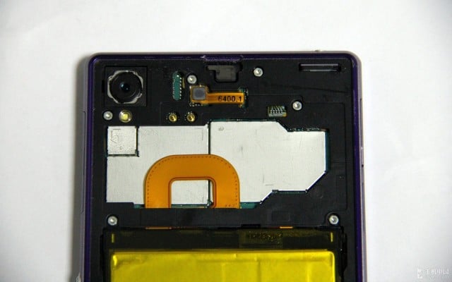 Xperia-Z1-disassembly-guide_5-640x400