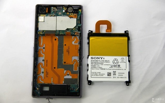Xperia-Z1-disassembly-guide_9-640x400